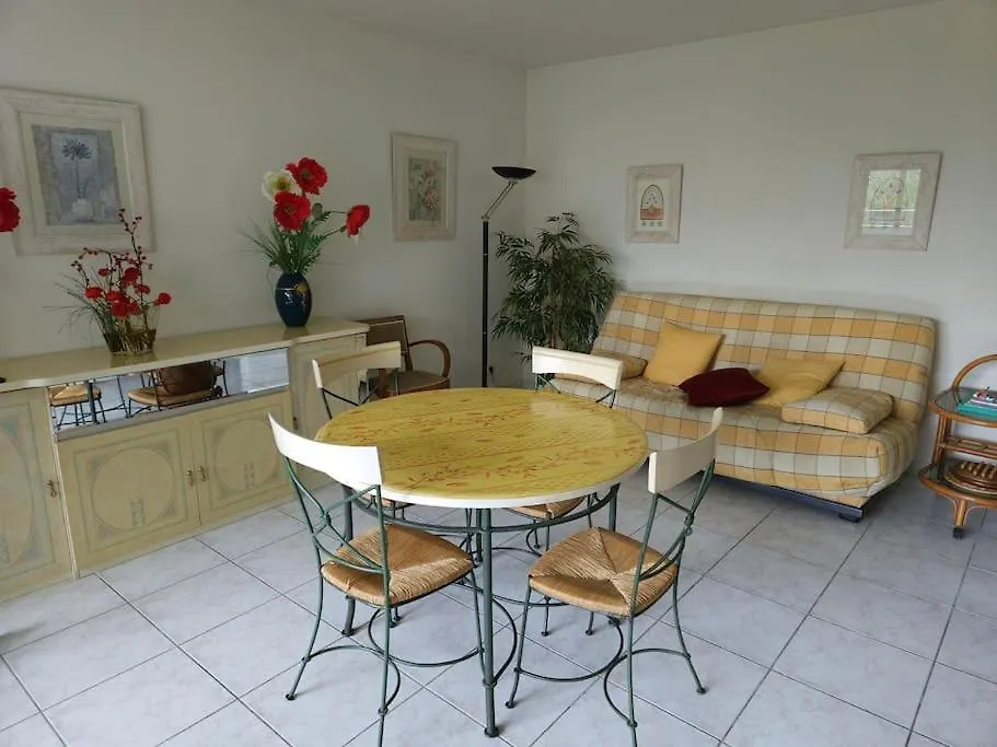 Centre Antibes La Mer Coquet 3P Parking 0*,  France